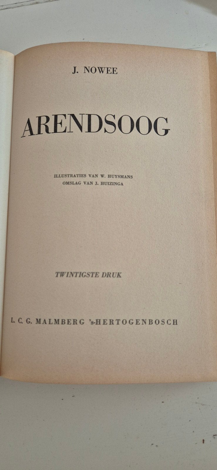 Arendsoog - J. Nowee (Twintigste Druk), Ophalen of Verzenden, Gelezen, J. Nowee