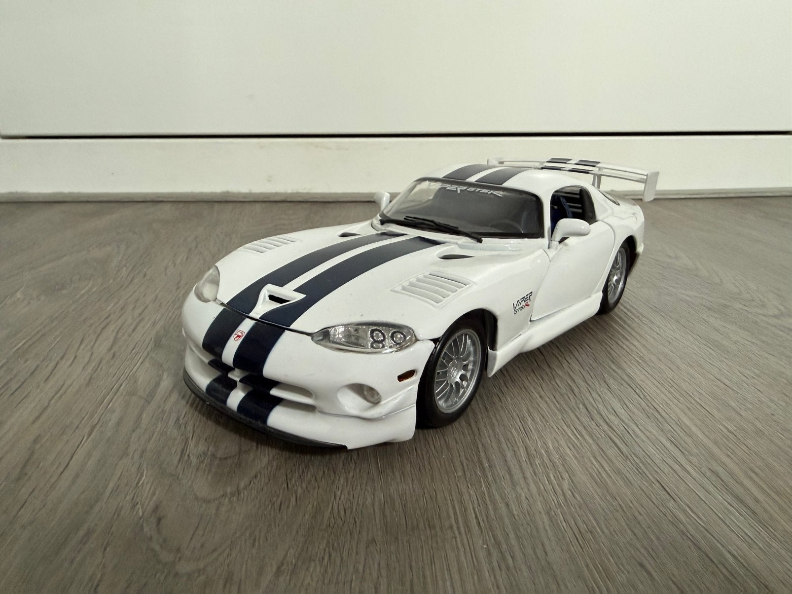 1:18 Dodge Viper GTS R (Maisto), Hobby en Vrije tijd, Modelauto's | 1:18, Ophalen of Verzenden, Zo goed als nieuw, Maisto