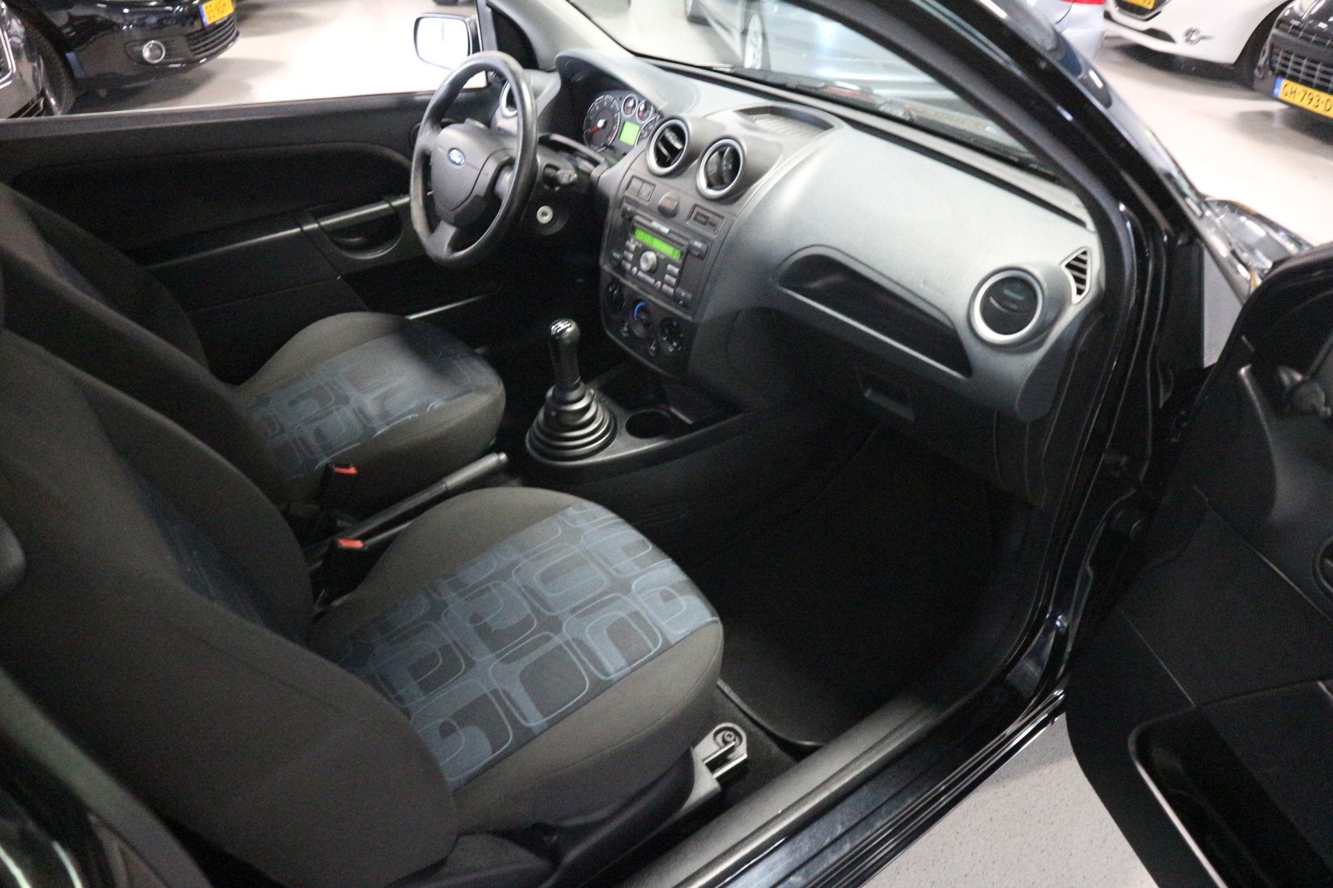 Ford Fiesta 1.3-8V Champion / AC / NW APK / BUDGET DEAL ! !, 1299 cc, 4 cilinders, Startonderbreker, Zwart