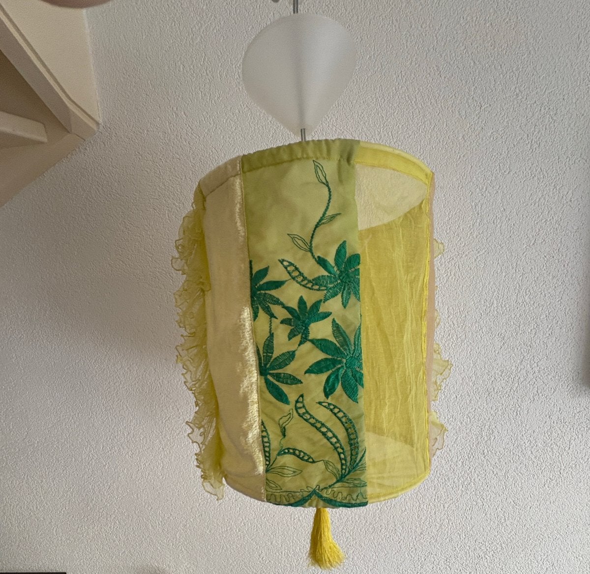 Unieke gele lamp met borduurwerk - Colorique Interior, Gebruikt, Textiel, Bohemian / vintage, E27 (groot)
