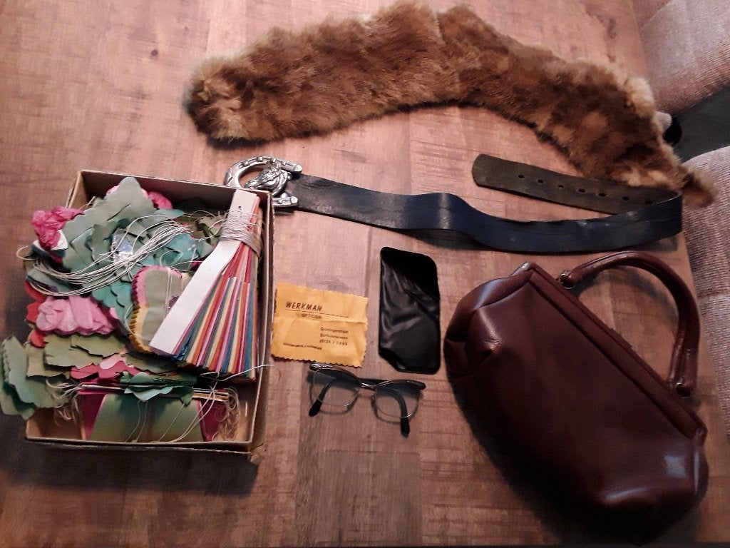 zoldervondst.. vintage bril/handtas/riem/bontkraag/slingers, Antiek en Kunst, Ophalen of Verzenden