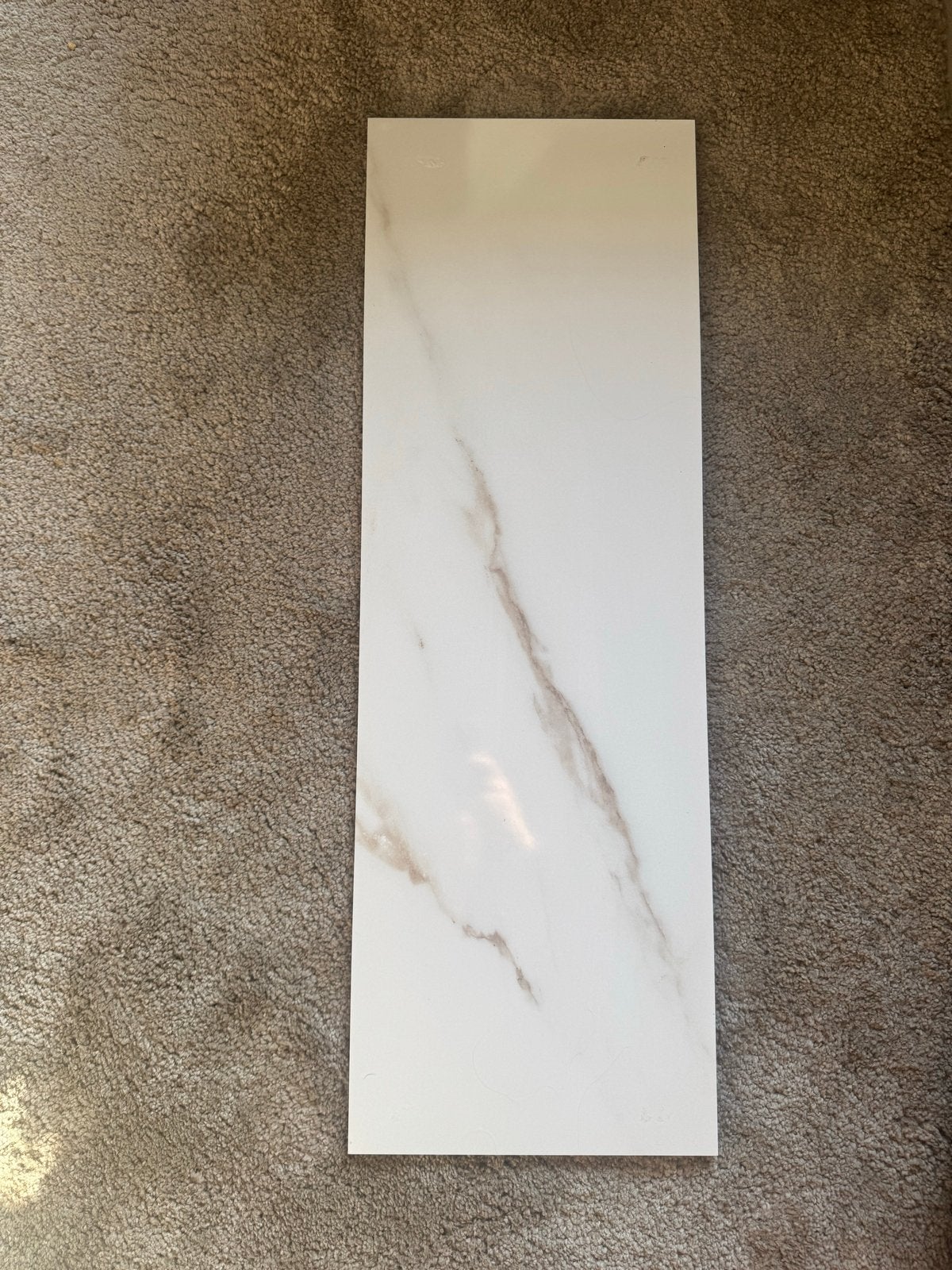 Nieuwe badkamertegels wit met marmerlook (30x90 cm) +-25m2, Ophalen, 60 cm of meer, Nieuw, 10 m² of meer