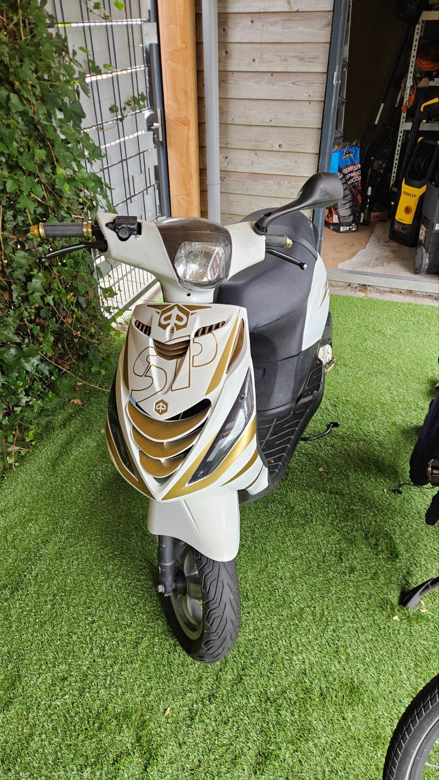 4takt piaggio zip zonder uitlaat, Fietsen en Brommers, Scooters | Piaggio, Gebruikt, Maximaal 45 km/u, Zip, Ophalen of Verzenden