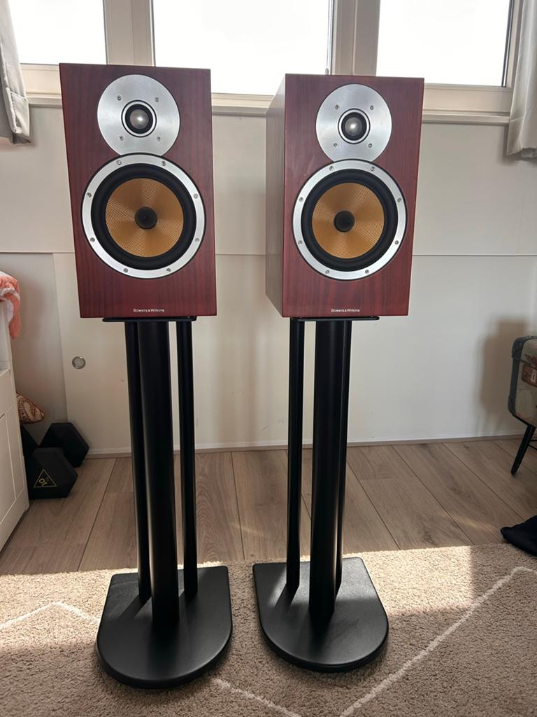 Bowers & Wilkins CM5 speakers met stands, Audio, Tv en Foto, Luidsprekers, Ophalen, Gebruikt, Bowers & Wilkins (B&W), 120 watt of meer