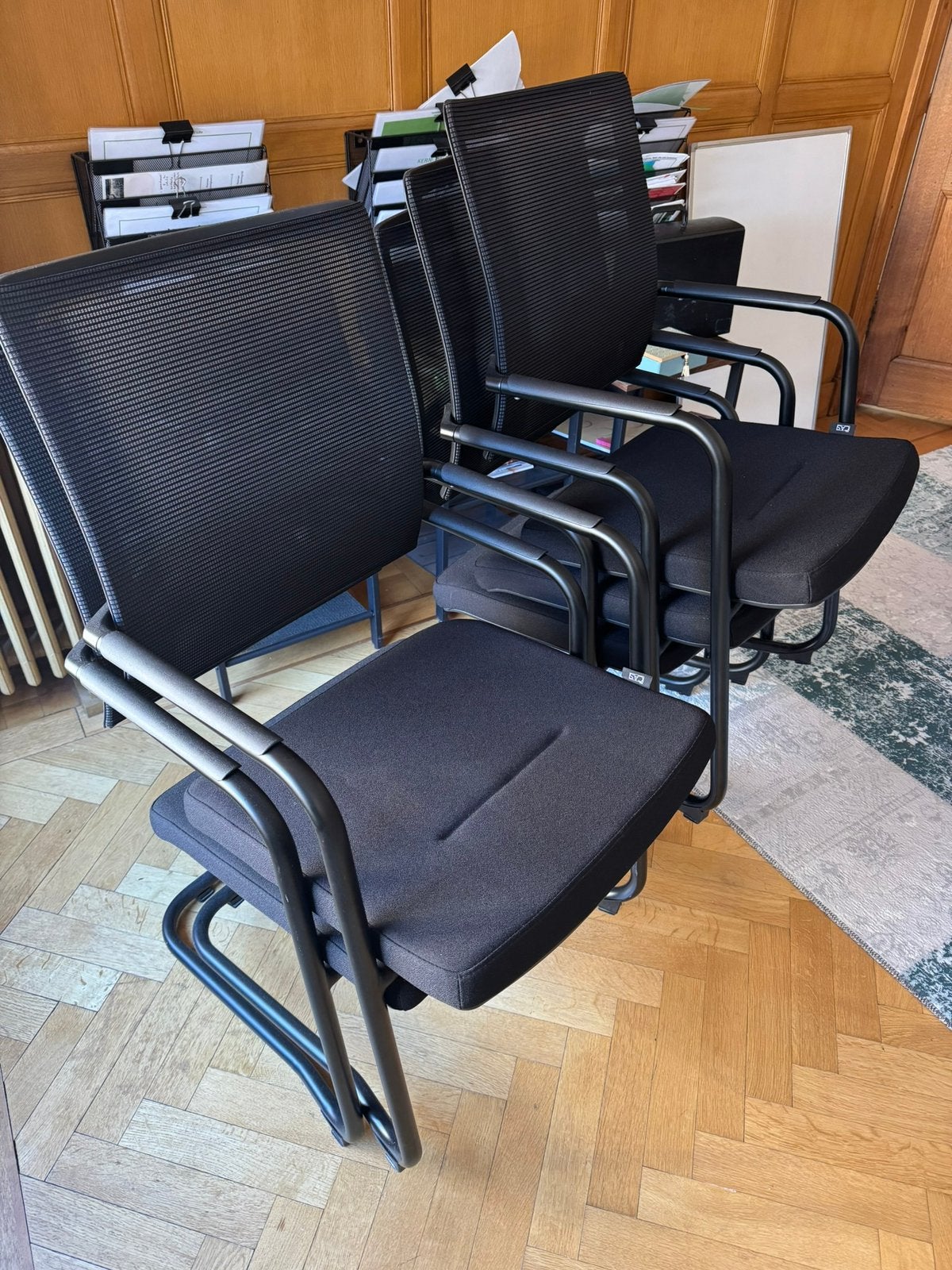 5 fijne buisframe stoelen, Niet gebruikt. Stapelbaar tot 3, Ophalen, Stapelbare vergaderstoel Flitz van Cas, Zwart, Nieuw
