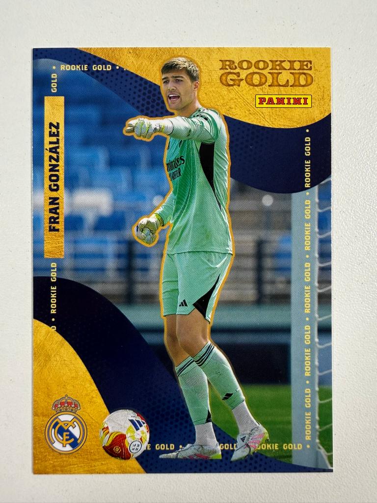 55 Fran Gonzalez Rookie Gold Panini Club Real Madrid 2025-26, Ophalen of Verzenden, Nieuw, Buitenlandse clubs, Poster, Plaatje of Sticker