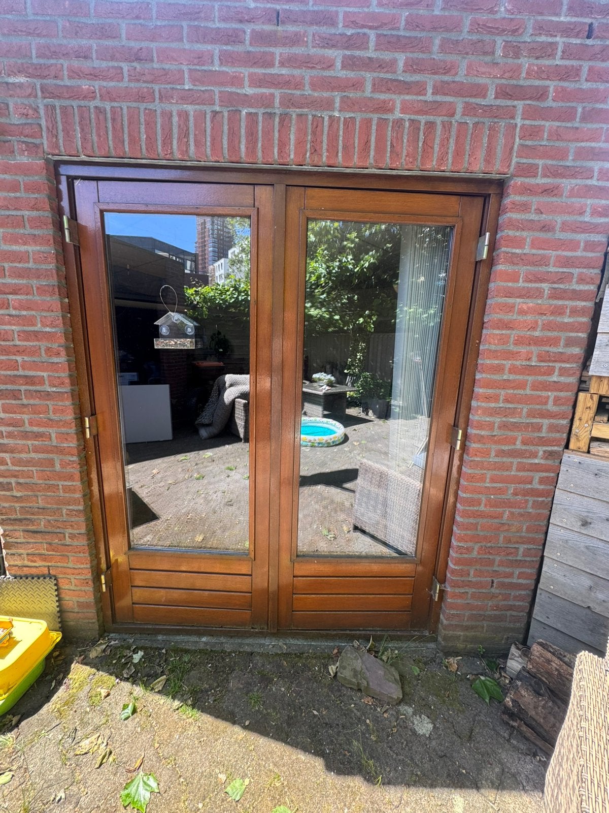 Hardhouten kozijn met opslaande deuren, Doe-het-zelf en Verbouw, Kozijnen en Schuifpuien, Deurkozijn, Zo goed als nieuw, Hout