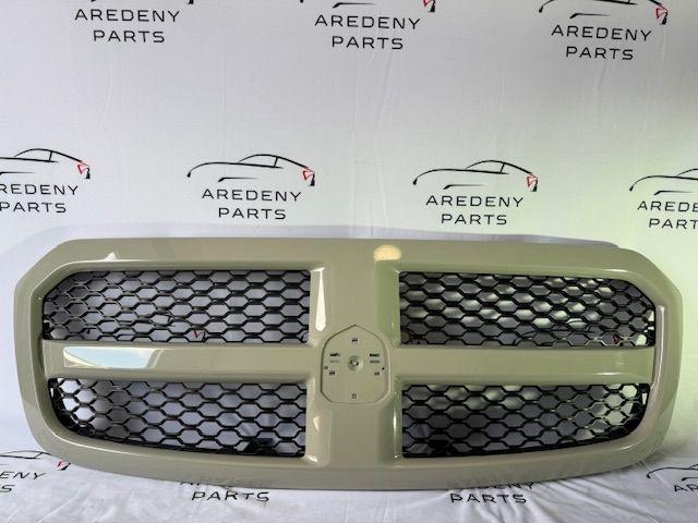 Dodge RAM 1500 Grill Grille Honinggraat 13DSAC0010B, Gebruikt, -, -, Ophalen of Verzenden