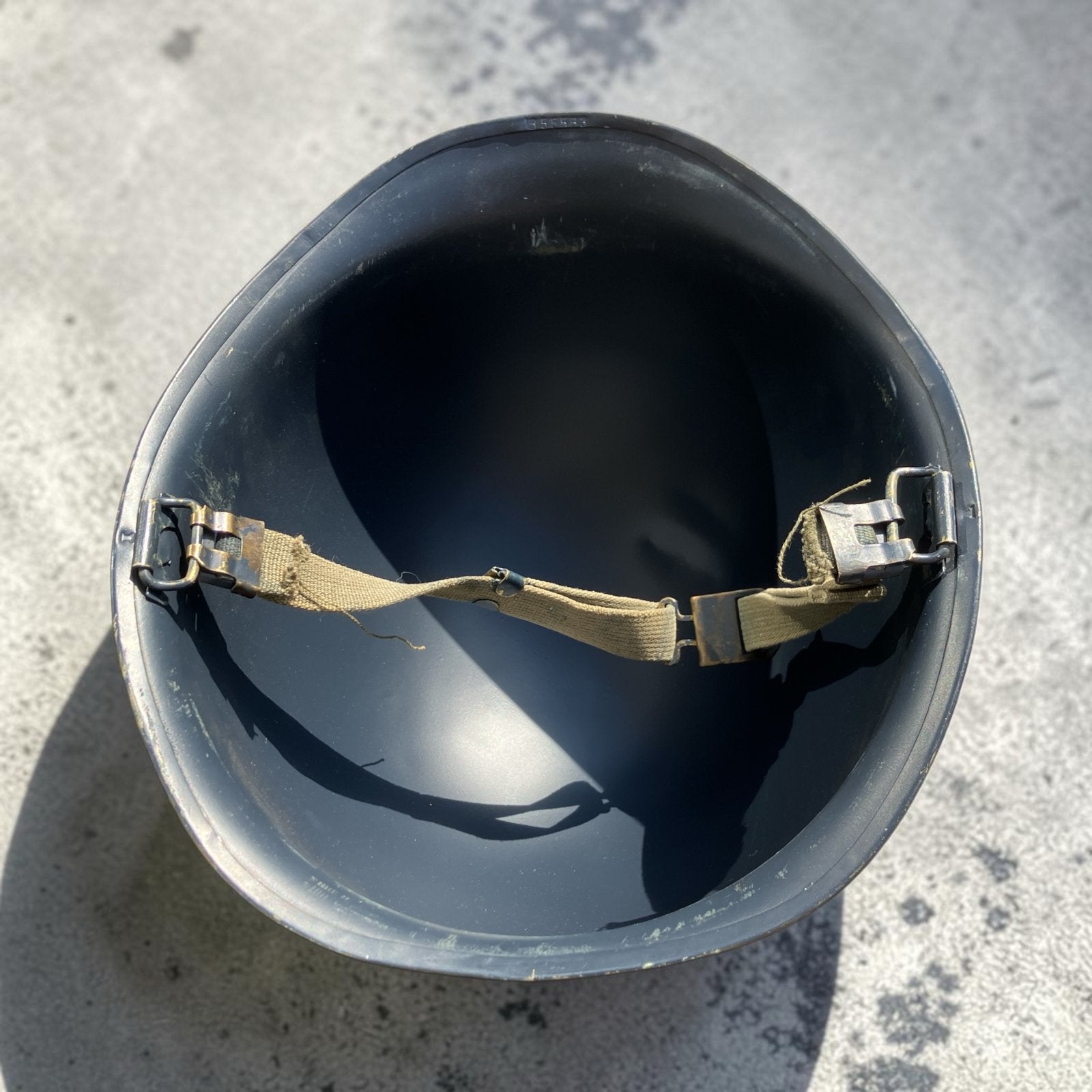 Rijkspolitie/ ME helm 1953-55 M1 VB555B3 originele staat, Ophalen of Verzenden, Doorwerth, Nederland, Helm of Baret