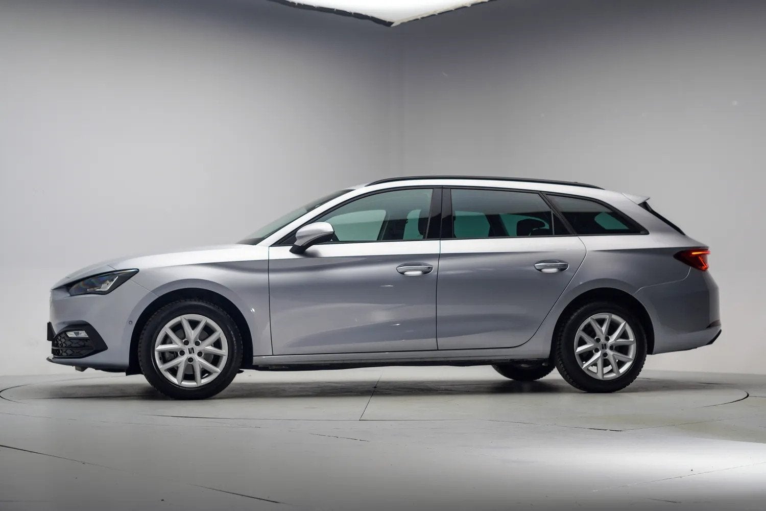 SEAT Leon Sportstourer 1.0 TSI Style Business Intense [ Came, Auto's, Seat, Gebruikt, Leon, Origineel Nederlands, Handgeschakeld