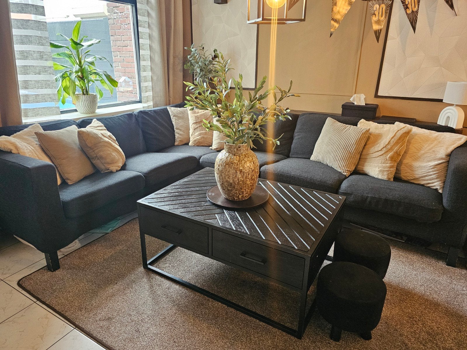 Zwarte salontafel met visgraatmotief en lades, Ophalen of Verzenden, Gebruikt, Hout, Modern, Industrieel, Scandinavisch