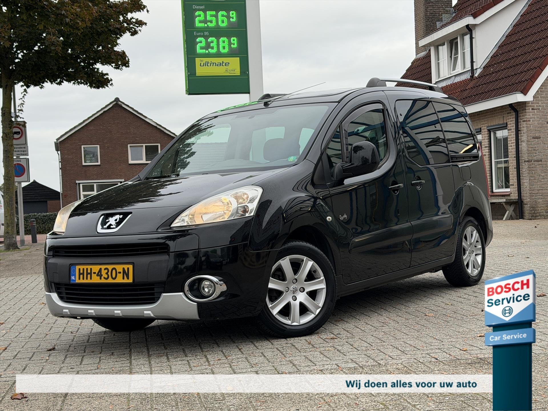 Peugeot Partner 1.6 Tepee Family / Panoramadak / Trekhaak /, Auto's, Euro 5, Gebruikt, 4 cilinders, Zwart