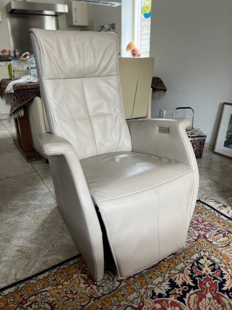 Leren Relaxfauteuil met Massagefunctie - Taupe, Ophalen, Gebruikt, 50 tot 75 cm, Leer