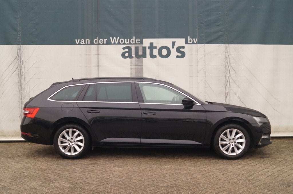 Skoda Superb Combi 1.4 TSI iV PHEV Business Edition Plus -NA, Auto's, Skoda, Stof, Euro 6, 4 cilinders, Zwart