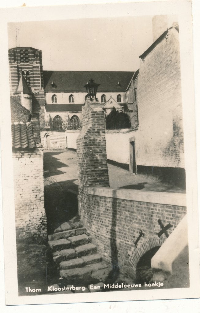 9903 Thorn, Kloosterberg Middeleeuws  hoekje, Verzamelen, Ansichtkaarten | Nederland, Verzenden, 1940 tot 1960, Limburg