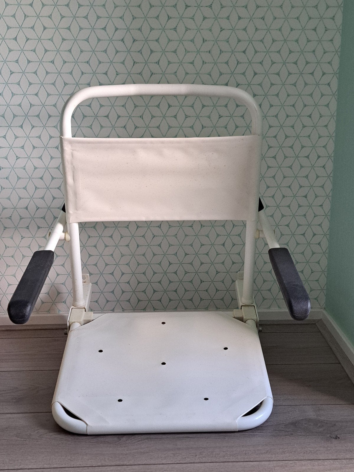 opklapbare wand douche stoel voor mindervaliden, Ophalen