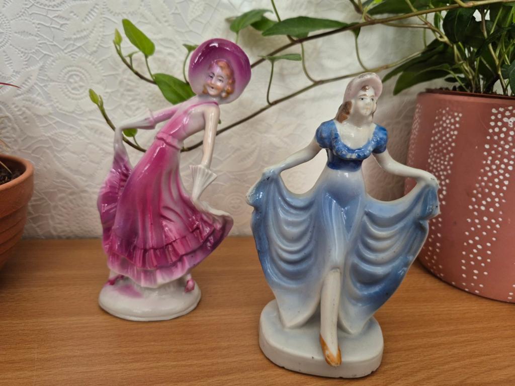 2 art deco porseleinen meisjes beeldjes., Ophalen of Verzenden
