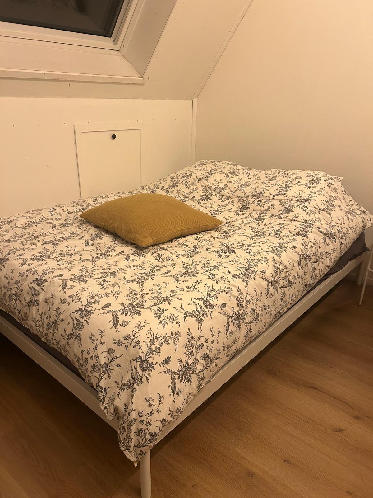 Nieuwstaat Twijfelaar bedframe incl matras en topper 140x200, Ophalen, Overige materialen, Wit, 140 cm