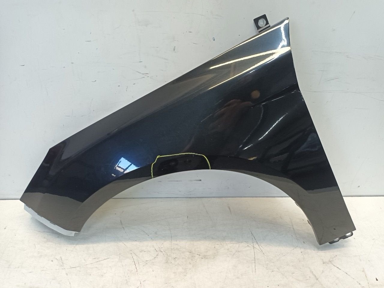 Spatbord links voor Ford Focus, Auto-onderdelen, Onderdelen@venauto.nl, Van der Ven Autorecycling B.V., Gebruikt, Ettenseweg 76, 4706 PB Roosendaal, The Netherlands