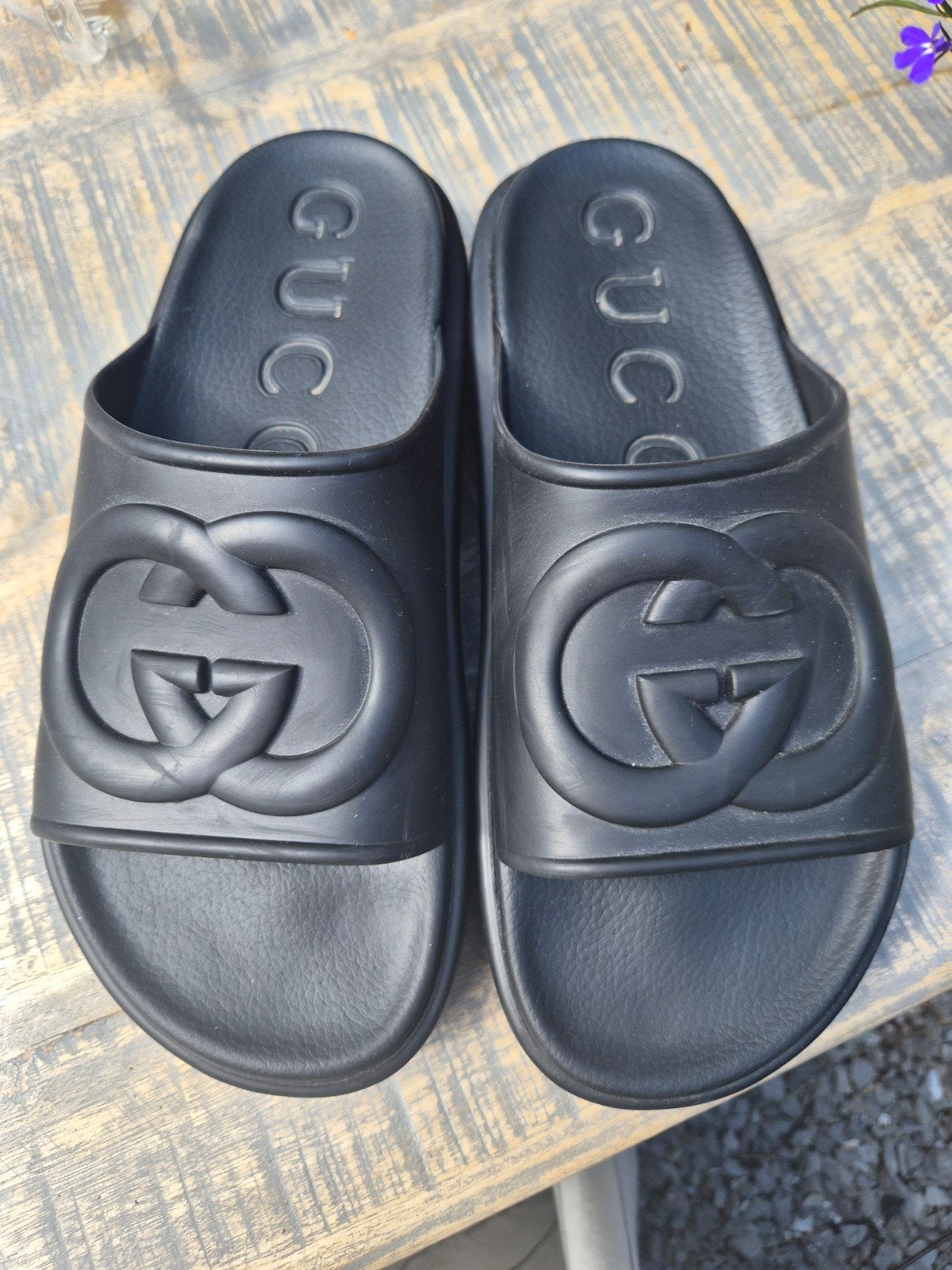 Gucci rubberen sandalen met Interlocking G-logo - Maat 43, Sandalen, Zwart, Ophalen of Verzenden, Zo goed als nieuw