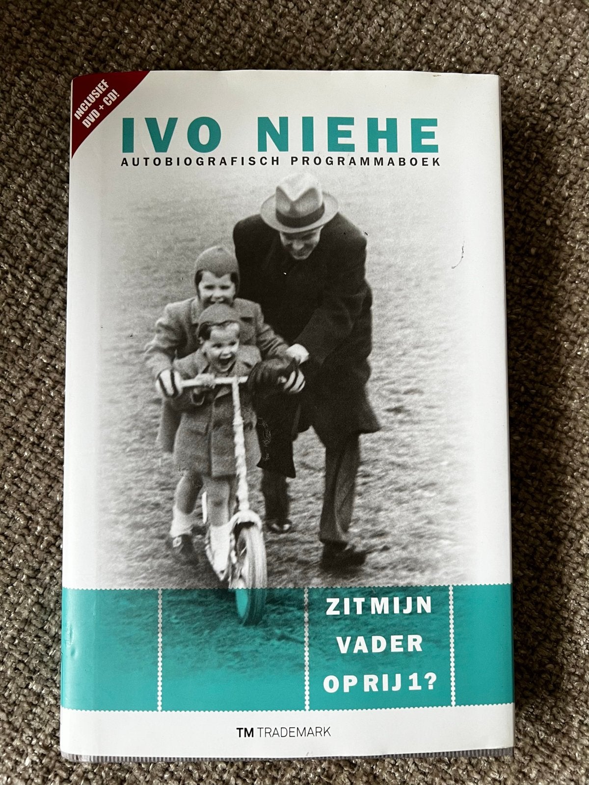 Ivo Niehe - Zit mijn vader op rij 1? Autobiografisch boek, Ophalen of Verzenden, Gelezen, Film, Tv en Media