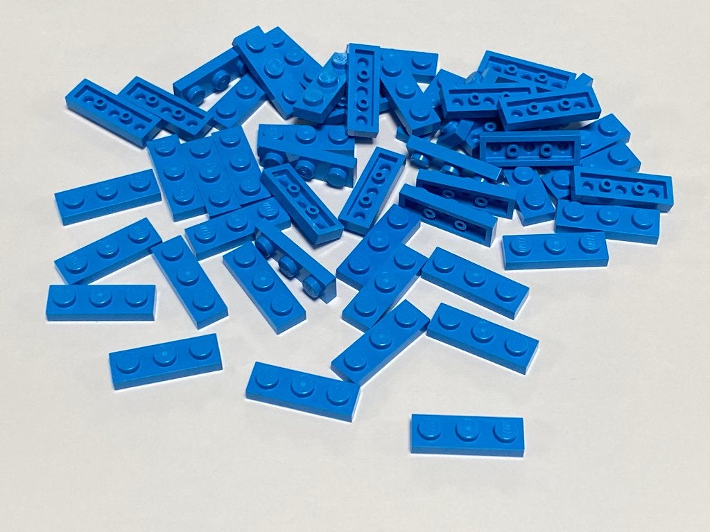 Partij 50x nieuwe 1x3 Lego plaatjes diverse kleuren, Overige thema's, Lego, Nieuw, Ophalen of Verzenden