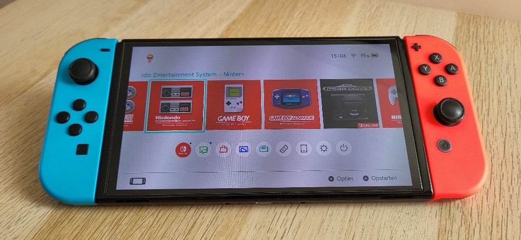 Foto 7 van Nintendo Switch OLED (incl 128GB Micro SD, screenprotector)