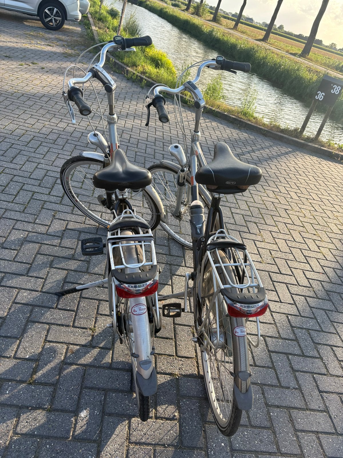 Foto 7 van Gazelle fietsen heren en dames in goede staat (set)