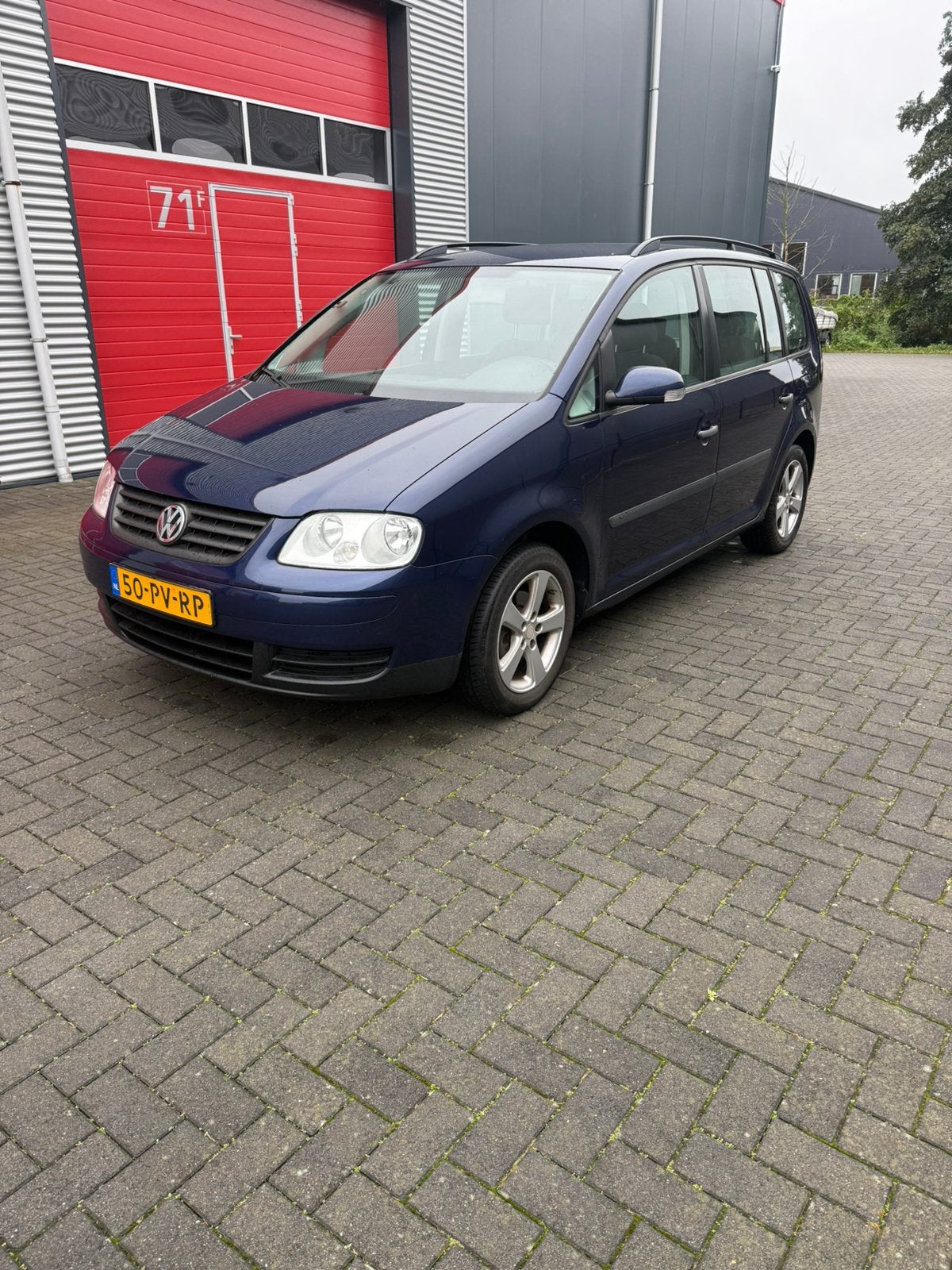 Volkswagen Touran 1.6 85KW 2005 Blauw nieuwe apk Airco, Auto's, 4 cilinders, Blauw, Origineel Nederlands, Handgeschakeld