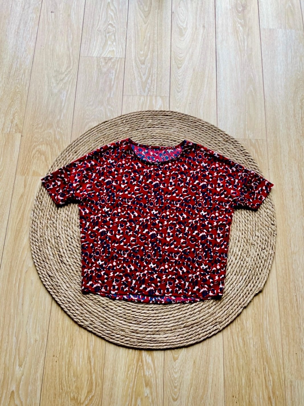 Rode top met korte mouw panterprint, Kleding | Dames, Maat 38/40 (M), Nieuw, Ophalen of Verzenden, Korte mouw