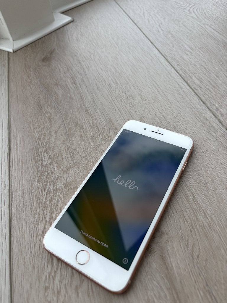 Foto 11 van iPhone 8 Plus 128GB Roségoud – nette staat