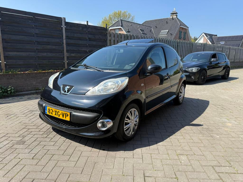 Peugeot 107 1.0 Filou 5-deurs Automaat | Airco | NAP | DAK |, Auto's, Peugeot, 4 stoelen, Origineel Nederlands, Bedrijf, 815 kg