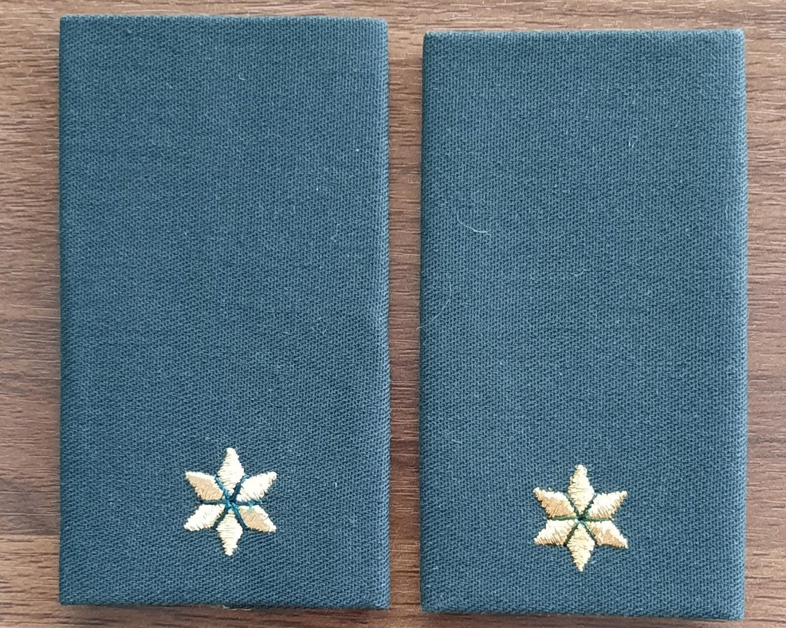 KL ROT overhemd tweede luitenant, Verzamelen, Verzenden, Landmacht, Nederland, Embleem of Badge