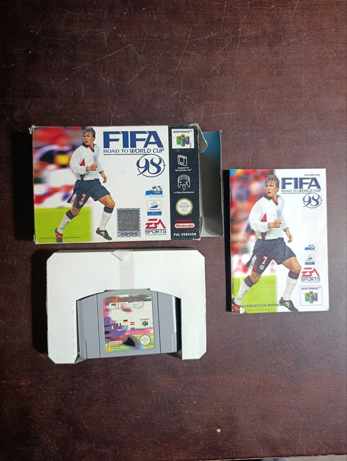 FIFA Road to World Cup 98 - Nintendo 64 (N64), Spelcomputers en Games, Games | Nintendo 64, 2 spelers, Ophalen of Verzenden, Zo goed als nieuw