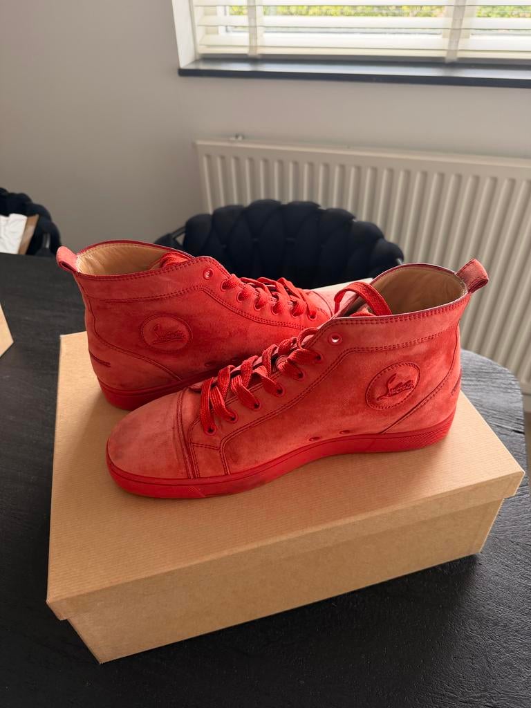 Christian Louboutin Louis Flat suède r226 bisou maat 42.5, Ophalen of Verzenden, Zo goed als nieuw, Overige kleuren, Sneakers of Gympen