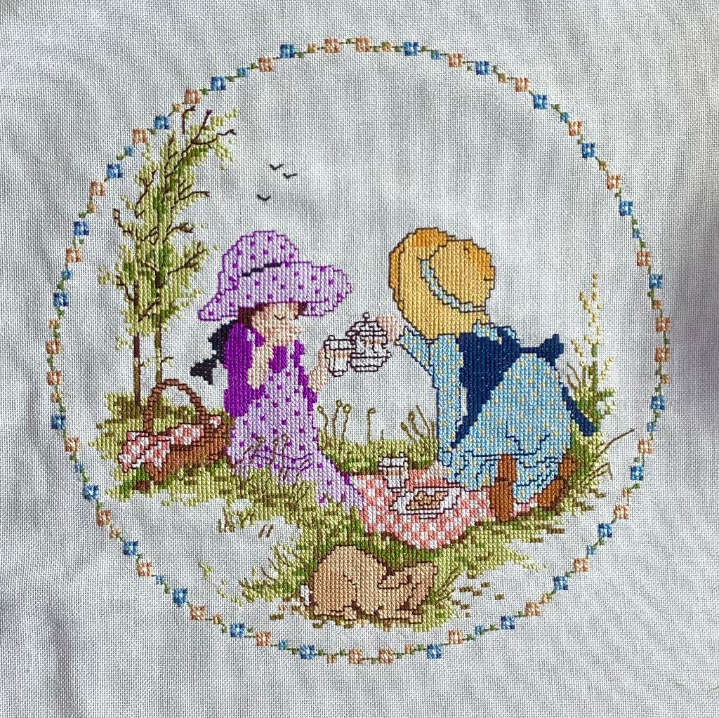 Borduurwerk, zijde, Holly Hobbie, picknick, vintage, Hobby en Vrije tijd, Borduren en Borduurmachines, Gebruikt, Overige typen