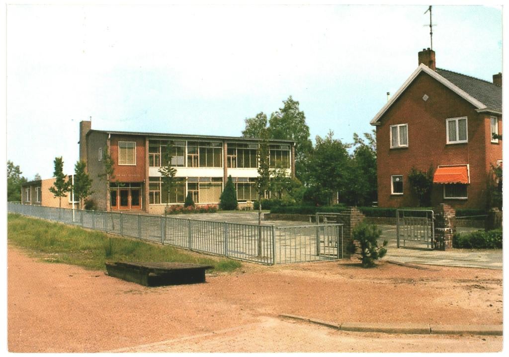 991409 Midwolda 381 G Chr Nat School Gelopen met mooie zegel