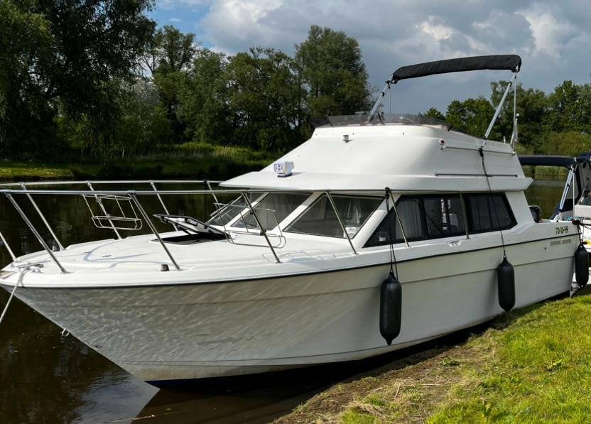 Bayliner 2858 Flybridge, Watersport en Boten, 10 m, Gebruikt, Binnenboordmotor, 80 cm