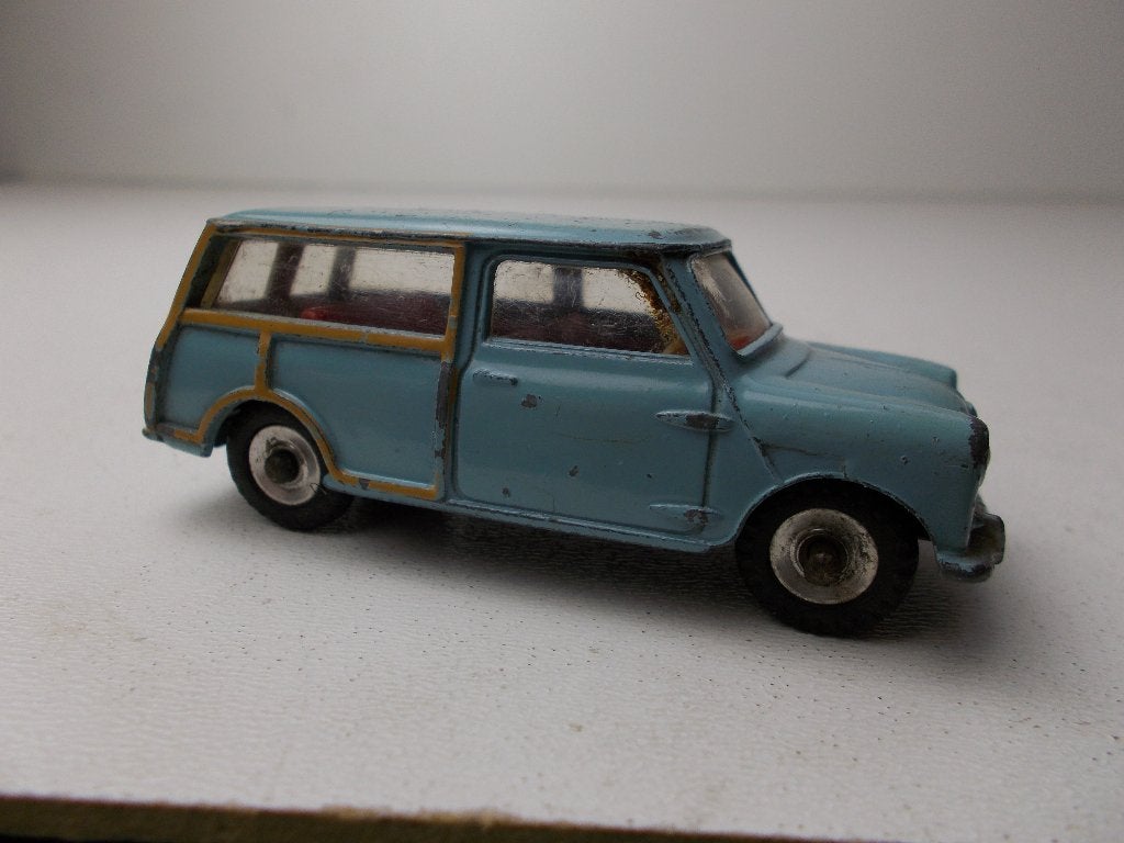 1960 Dinky Toys 199 AUSTIN SEVEN COUNTRYMAN.