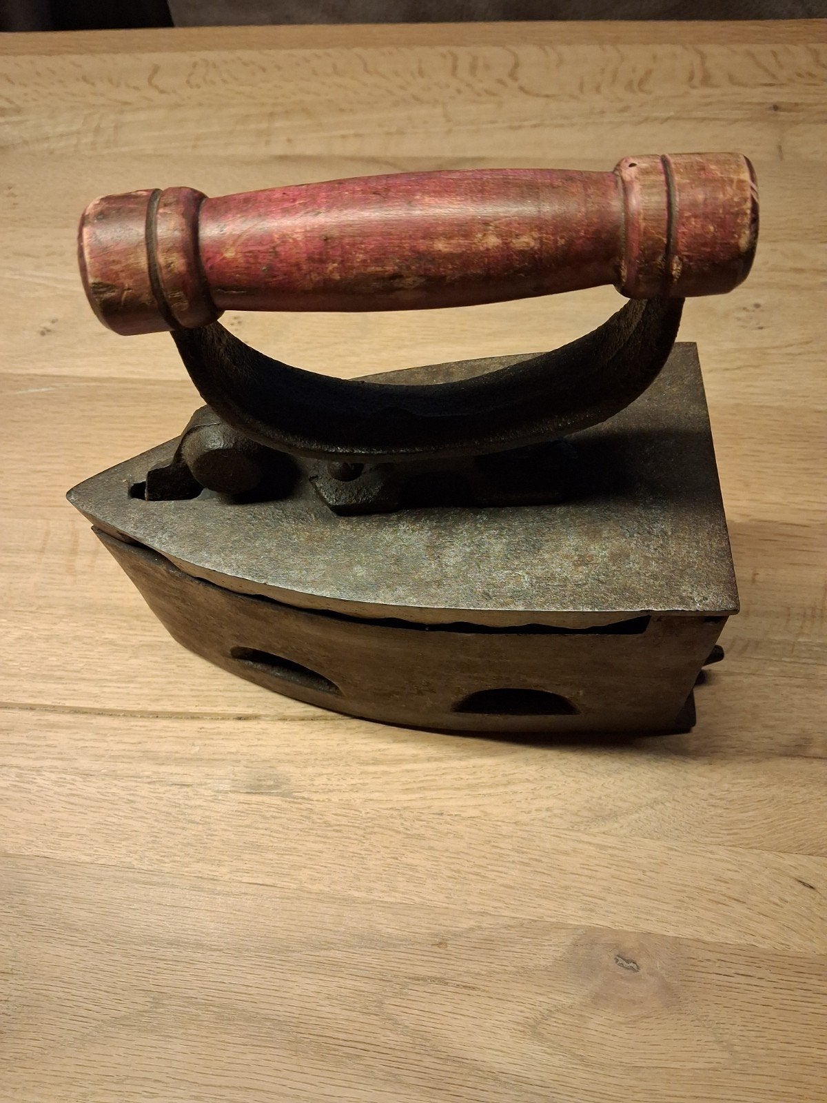 Antiek Gietijzeren Strijkijzer met Houten Handvat, Antiek en Kunst, Ophalen of Verzenden