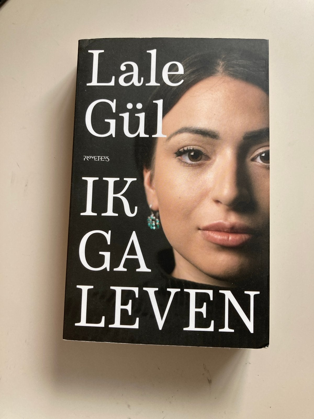 Lale Gül - Ik Ga Leven (Paperback), Ophalen of Verzenden, Zo goed als nieuw, Nederland