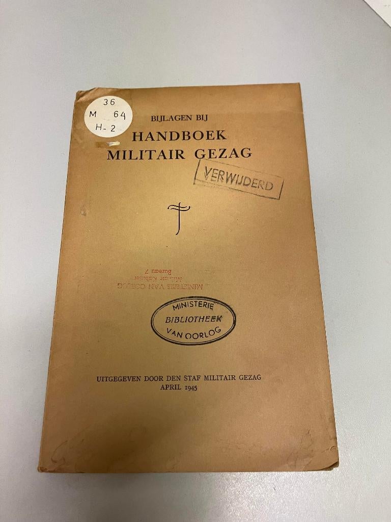 Bijlagen handboek militair gezag april 1945, Boeken, Oorlog en Militair, Ophalen of Verzenden, Gelezen, Algemeen