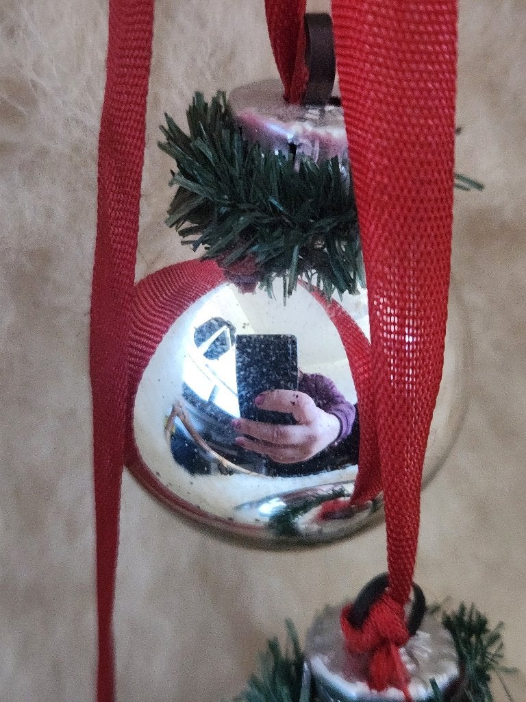 3x Vintage kerstbal aan rode lint - GDR, Ophalen of Verzenden, Gebruikt