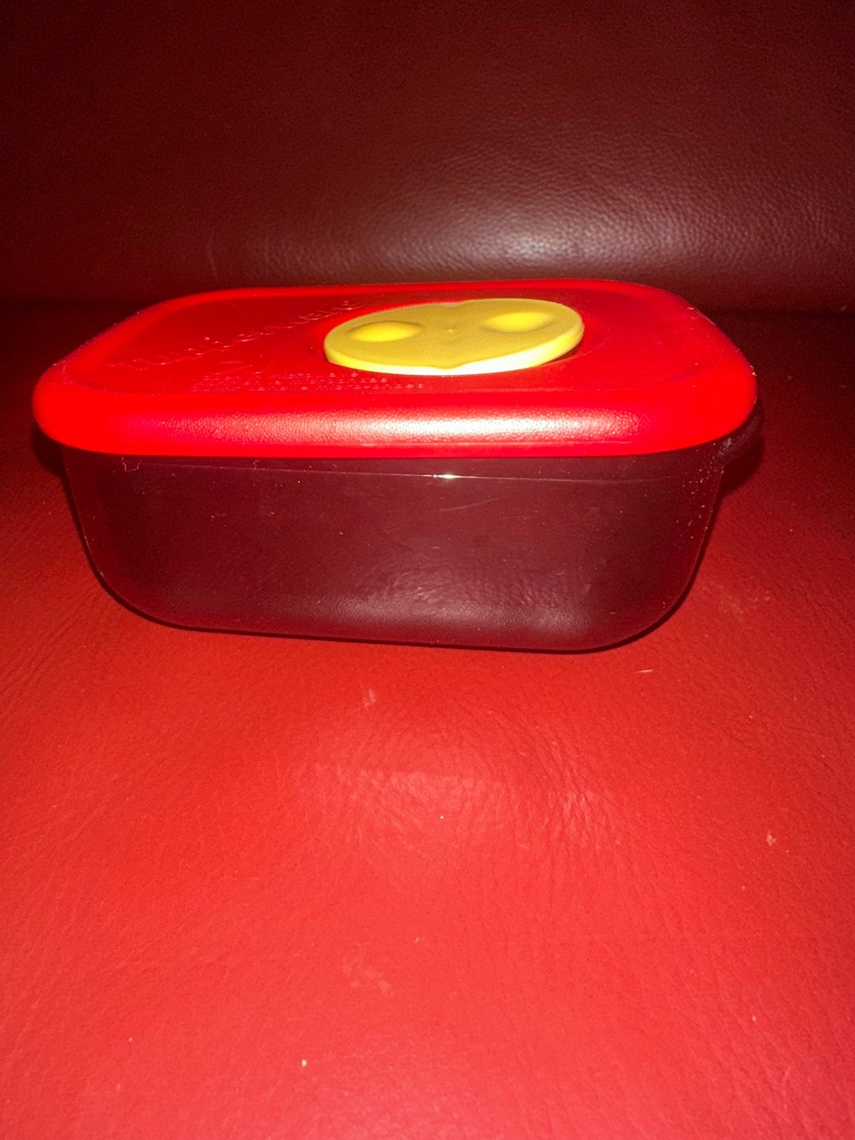 Tupperware magnetron schaaltje 250 ml - Rood/Geel, Huis en Inrichting, Schaal, Nieuw, Ophalen of Verzenden, Rood