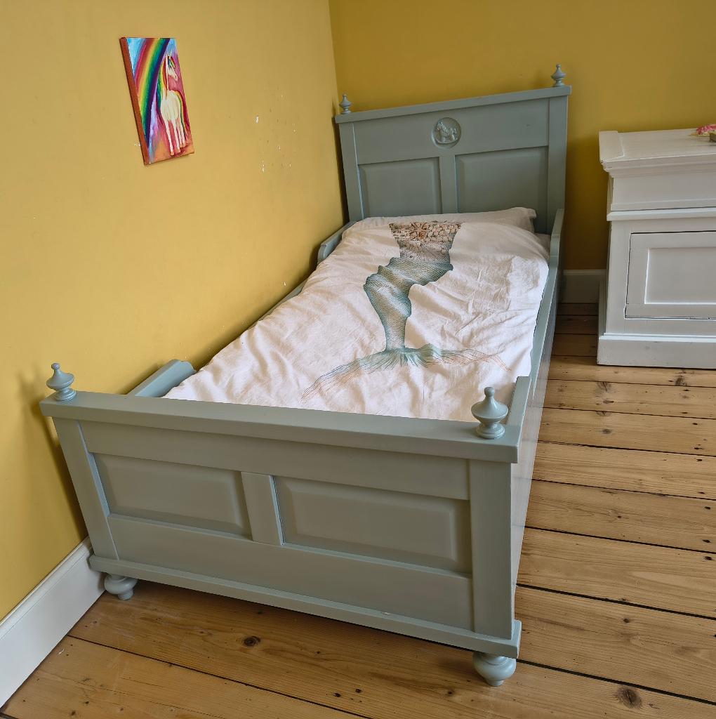 Nostalgisch houten peuterbed / kleuterbed, 70 tot 85 cm, 140 tot 160 cm, Zo goed als nieuw, Ophalen