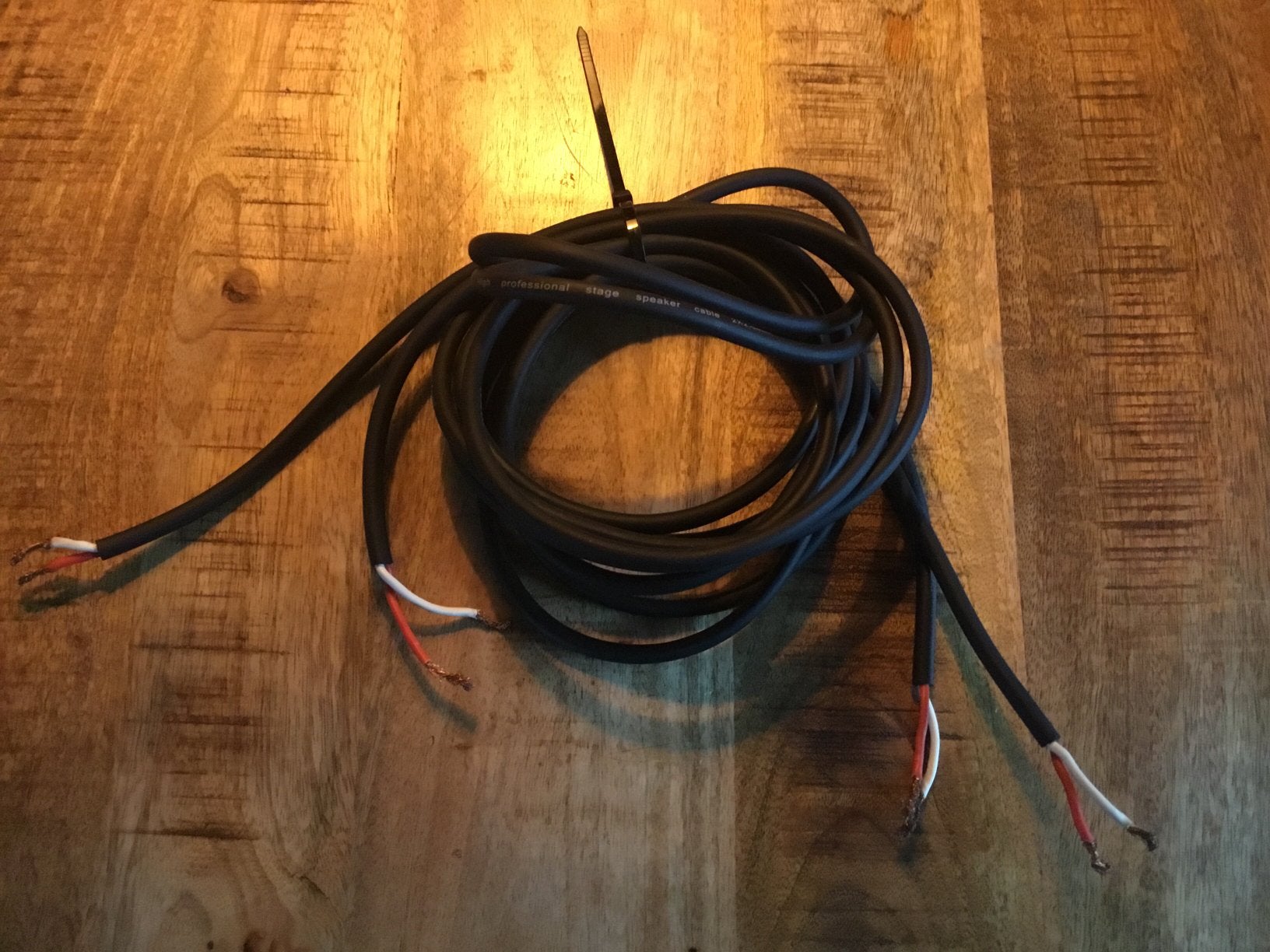 Luidsprekerkabels eventueel met banaan/spades., Ophalen of Verzenden, Zo goed als nieuw, 2 tot 5 meter, Luidsprekerkabel