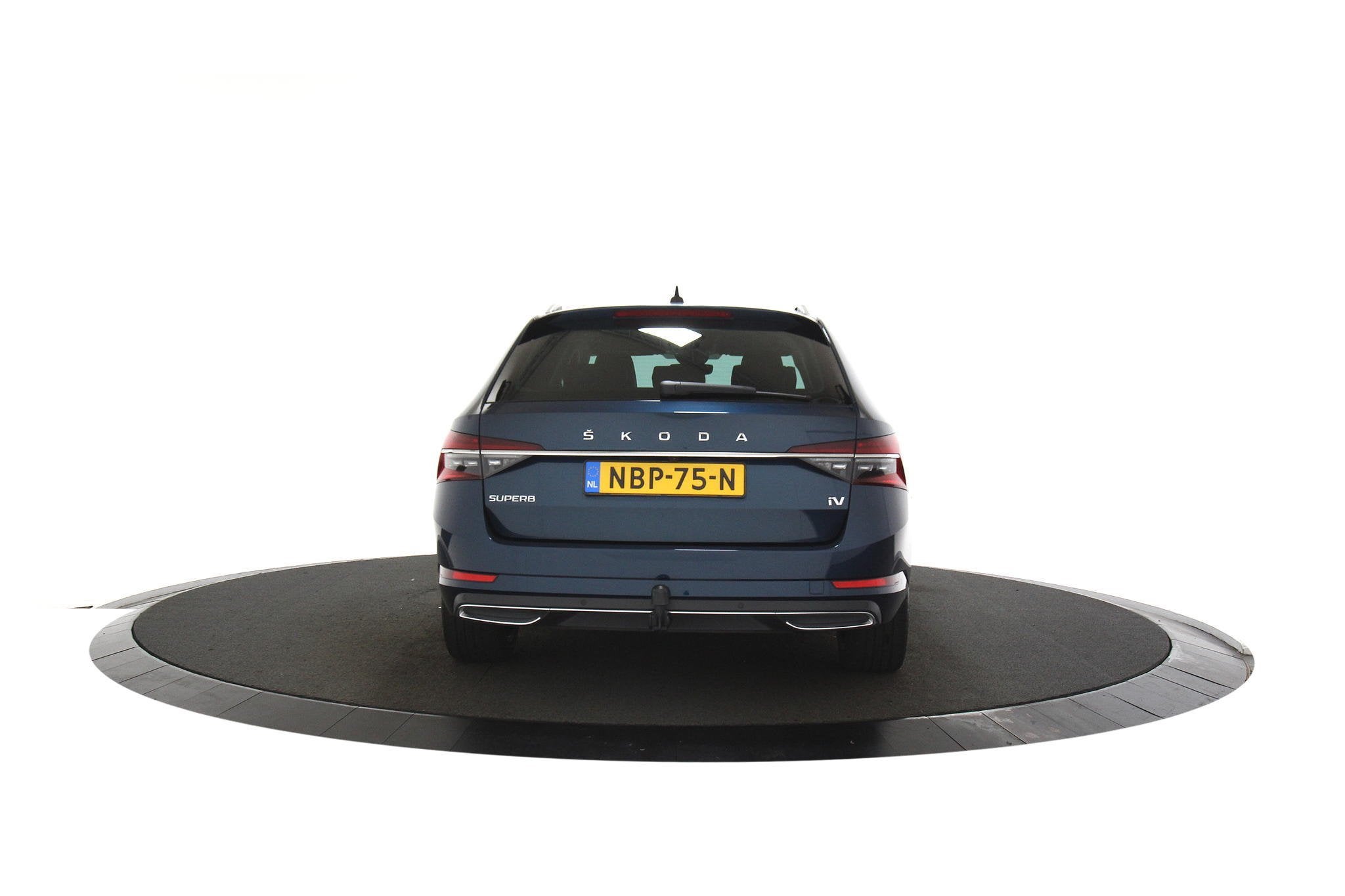 Skoda Superb Combi 1.4 TSI iV Laurin& klement, Gebruikt, Euro 6, Blauw, 1668 kg