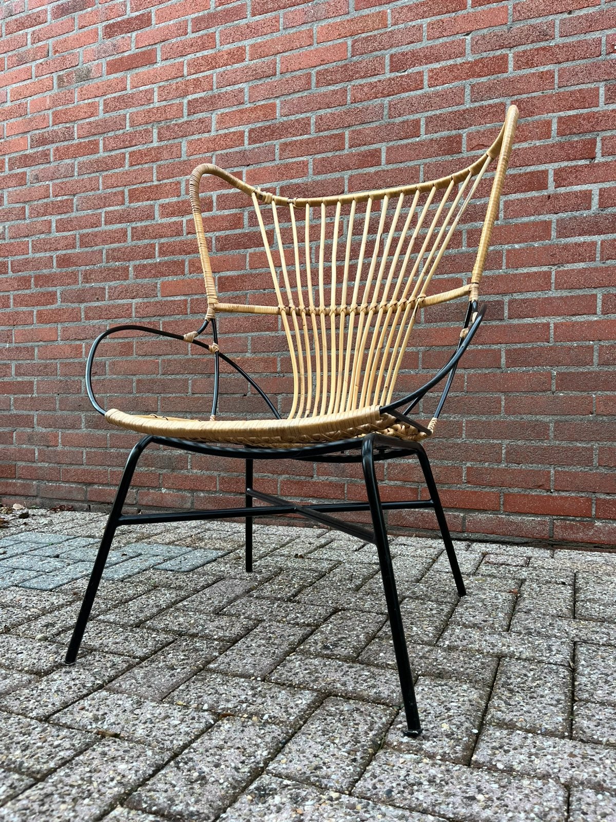 Rotan vlinderstoel met stalen frame, Huis en Inrichting, Ophalen, Gebruikt, Bruin, Riet of Rotan