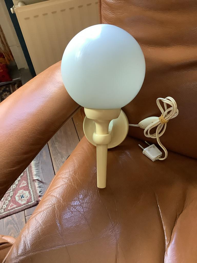 Vintage Aro Leuchte wandlamp met glazen bol, Ophalen of Verzenden