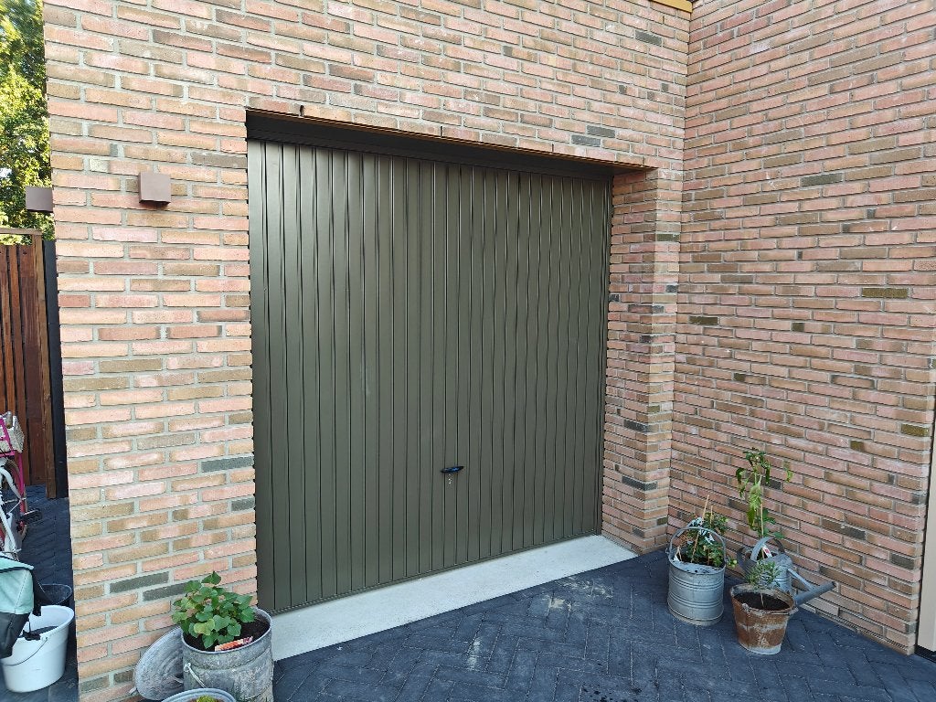 Garagedeur / kanteldeur incl. kozijn buitendraaiend (2026), Doe-het-zelf en Verbouw, Deuren en Horren, Ophalen, Garagedeur, Zo goed als nieuw